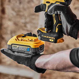 Perceuse visseuse à percussion XR 18V (2x 5.0 ah) dans coffret T-STAK - DEWALT DCD805H2T-QW