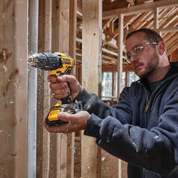 Perceuse à percussion 18V (2x4,0 Ah) en coffret - DEWALT DCD709D2T-QW