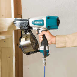 Cloueur pneumatique 8,3bar 65mm - MAKITA AN613