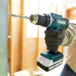 Perceuse-visseuse sans-fil 18V (2x 1.5 Ah) avec mallette - MAKITA DF488D002