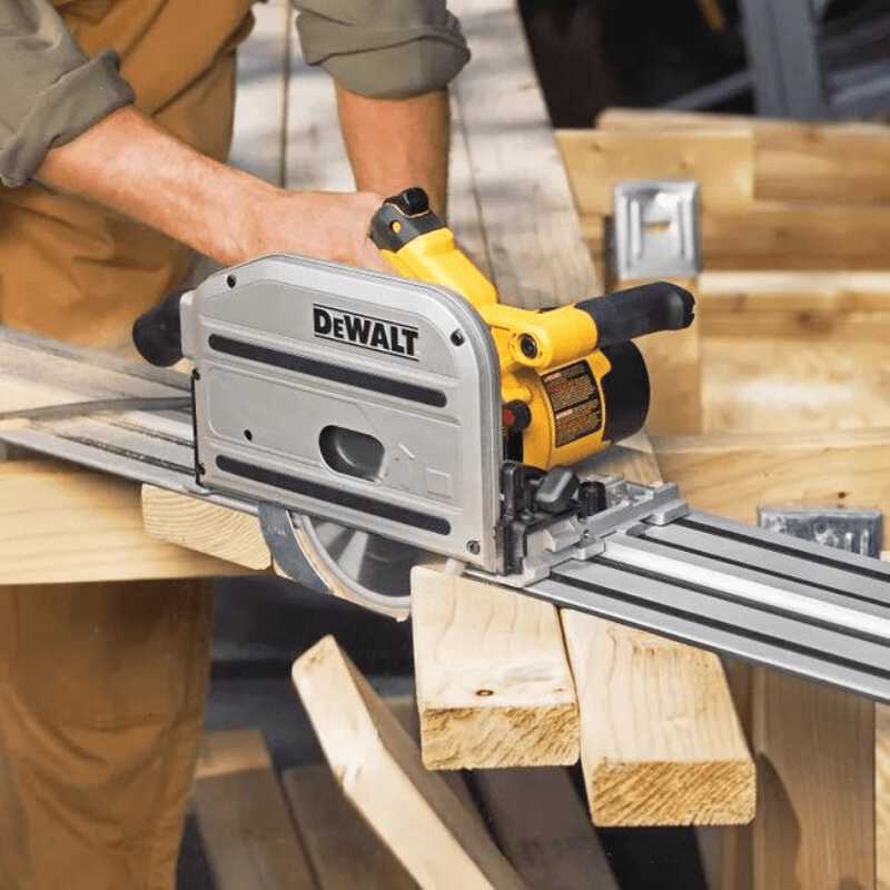Scie Circulaire Plongeante DeWalt 1300W DWS520KT + Rail Guidage 1.5m - Coupe Précise Avec Aspiration Poussière
