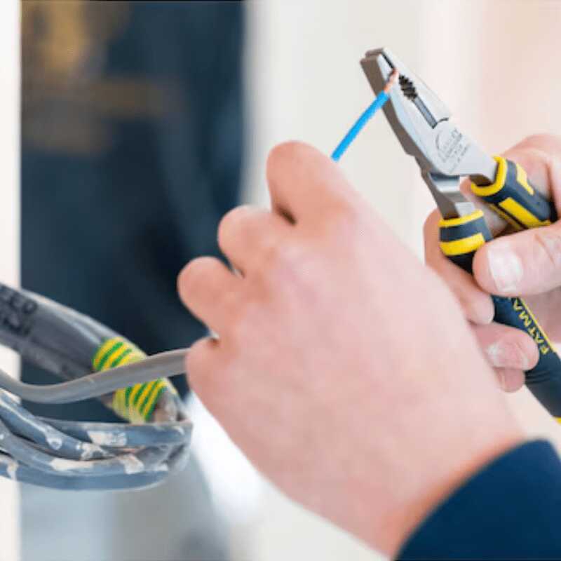 STANLEY Pince Universelle FATMAX 160mm - Poignée Bi-Matière 1000V - Tête Chromée - Coupe Fils 200kg/mm²