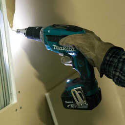 Visseuse plaque de plâtre 18V Li-Ion (2x4.0Ah) en coffret - MAKITA DFS452RMJ
