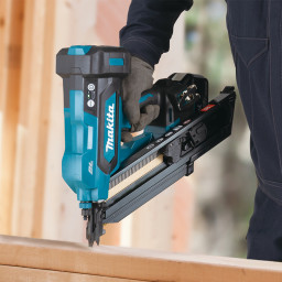 Cloueur 18V LXT (2x5.0ah) en valise - MAKITA DBN900RTE