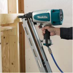 Cloueur Makita